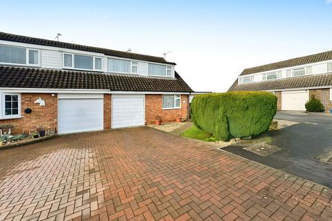 Hadrians Close, Coleview, Swindon... 3 bed semi