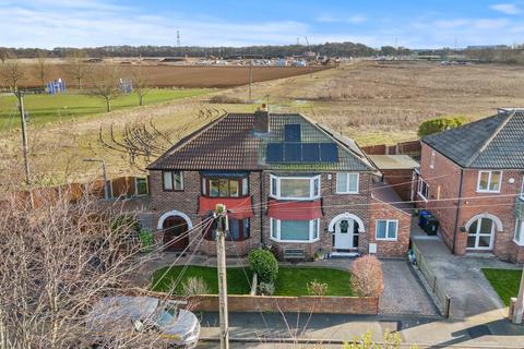The Mount, Doncaster DN3 5 bed semi