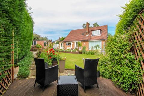 Manygates Lane, Wakefield WF2 4 bed detached house for sale