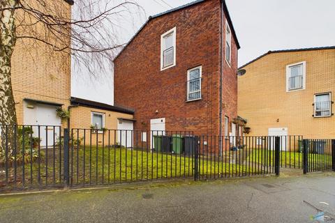Old Chester Road, Wirral CH41 2 bed maisonette for sale