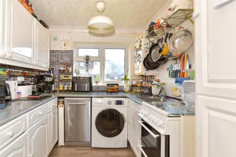 Sunderland Close, Rochester, Kent 2 bed flat for sale