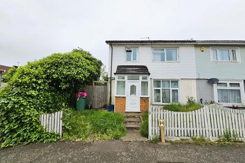 Bearing Close, Chigwell, IG7 3 bed semi