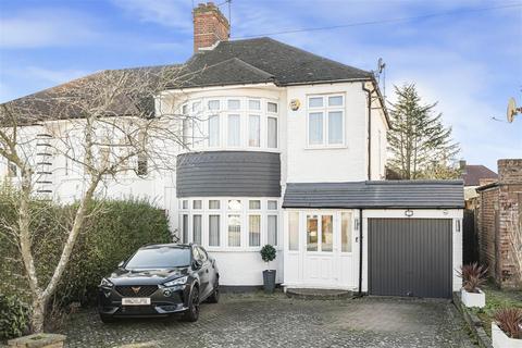 South Lodge Drive, Oakwood, N14 3 bed semi