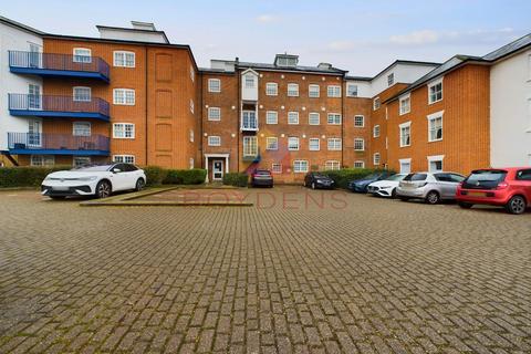 Maltings Park, Colchester Road... 2 bed apartment for sale