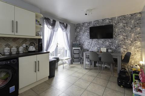 The Oval, Bingley BD16 3 bed terraced house for sale
