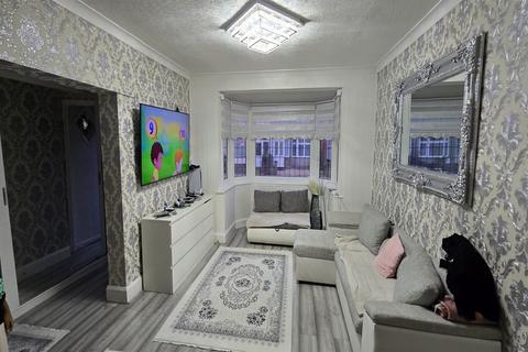 Horns Road,Ilford, IG6 3 bed semi