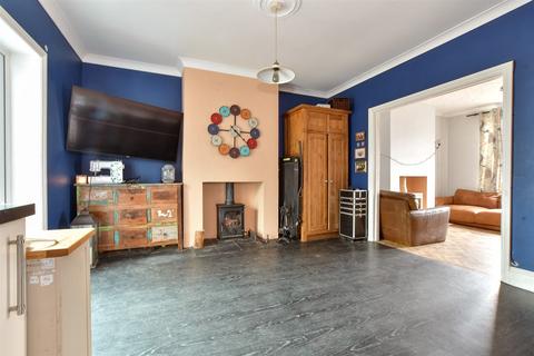High Street, Wootton, Isle of Wight 3 bed semi