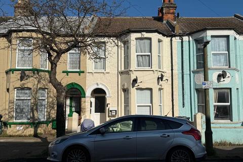 Clacton on Sea CO15 1 bed apartment for sale