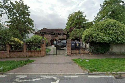 40 Beech Hill, Barnet, EN4 0JP 2 bed house for sale