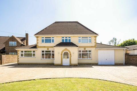 Raleigh Way, Hanworth Park TW13 5 bed detached house for sale