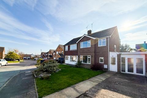 The Thatchings,  Polegate, BN26 3 bed semi