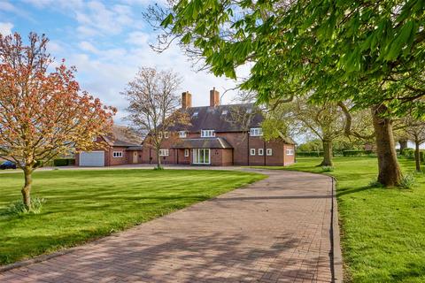 Wasperton Lane, Barford, Nr Warwick. 4 bed detached house for sale