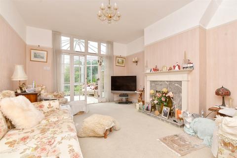 Highlands Avenue, Leatherhead, Surrey 3 bed chalet for sale