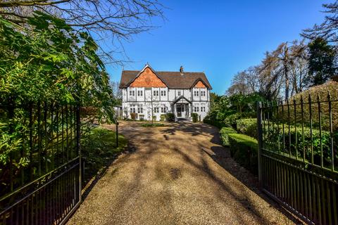 Langley Road, Chipperfield, WD4 7 bed detached house for sale