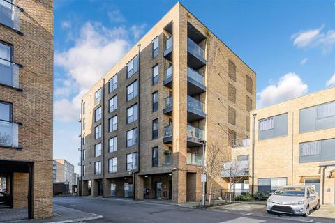 Leaden Hill, Coulsdon 2 bed apartment for sale