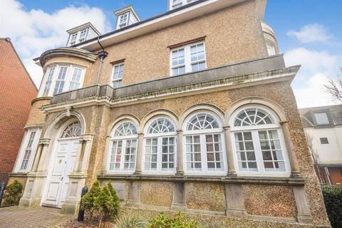 Bristol Gardens, Brighton 2 bed apartment for sale