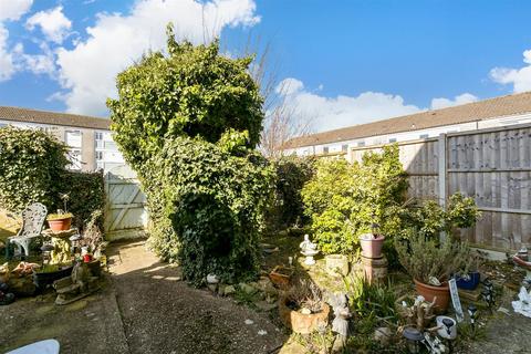 Thornton Place, Horley, Surrey 3 bed semi