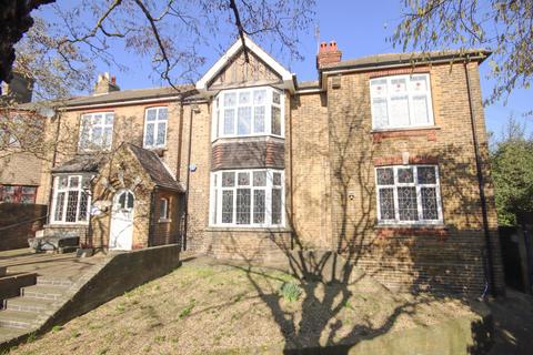 London Road, Sittingbourne, ME10 10 bed semi