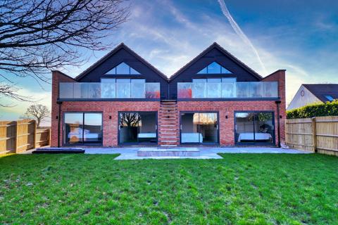 Warren Road, Milton Keynes MK17 6 bed barn conversion for sale