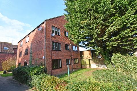 Silverfield, Broxbourne EN10 1 bed apartment for sale