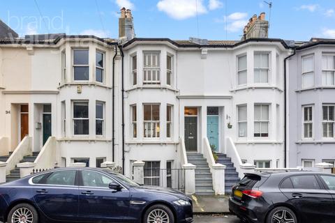 Montgomery Street, Hove, East Sussex... 2 bed maisonette for sale