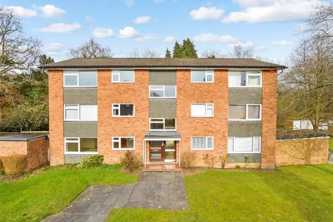 Oakfield Drive, Reigate, Surrey 2 bed flat for sale