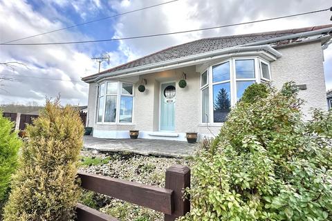 Rhydcymerau Road, Llanybydder 3 bed detached bungalow for sale