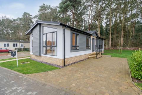 Puddleduck Lane, Thetford IP24 2 bed park home for sale