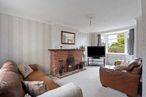 London Road, Little Clacton, CO16 3 bed semi