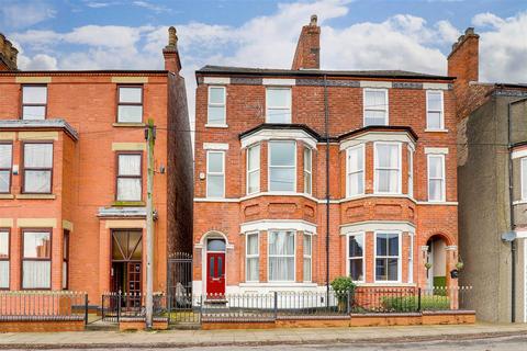 Victoria Avenue, Nottingham NG2 4 bed semi