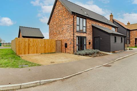 Muskett Road, Norwich NR16 3 bed semi