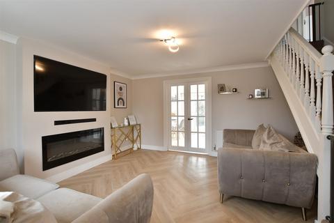 Wheatear Place, Billericay, Essex 3 bed detached house for sale