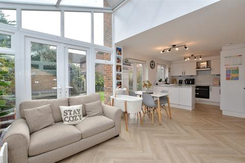 Wheatear Place, Billericay, Essex 3 bed detached house for sale