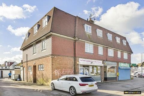 Birchwood Avenue, Hatfield 3 bed flat for sale