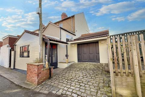 St. Agnes Terrace, Ryton 2 bed end of terrace house for sale
