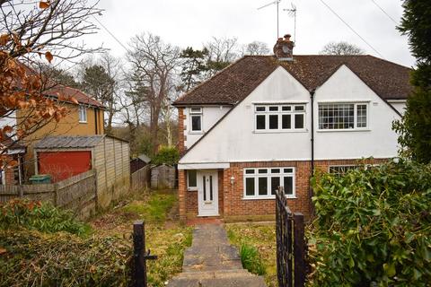 Pinewood Avenue, Sevenoaks, TN14 3 bed semi