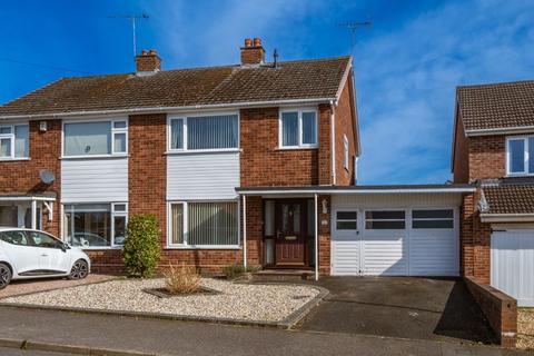 Fellows Avenue, Kingswinford DY6 3 bed semi
