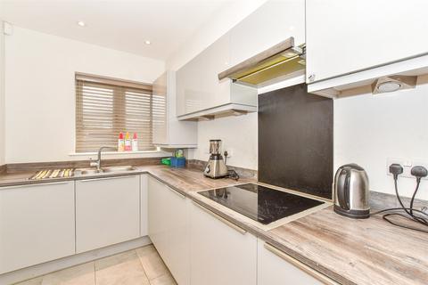 Old School Place, Ashford TN27 2 bed terraced house for sale