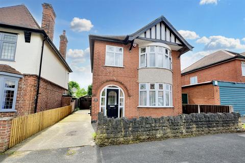 Broadgate Avenue, Beeston 3 bed detached house for sale