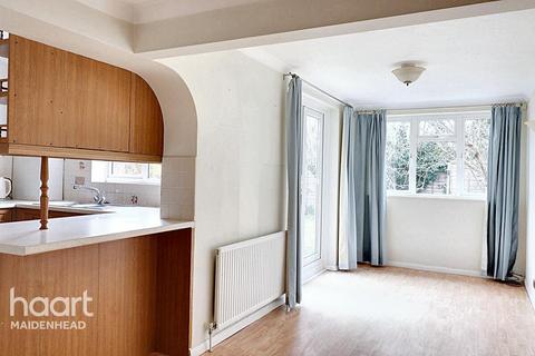 Bissley Drive, Maidenhead 3 bed link detached house for sale
