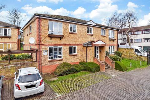 Victoria Street, Maidstone, Kent 1 bed ground floor flat for sale