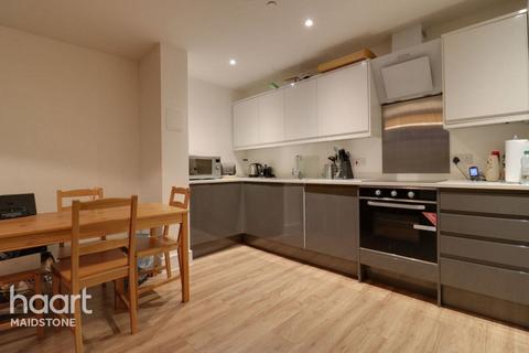 Lower Stone Street, Maidstone 2 bed apartment for sale