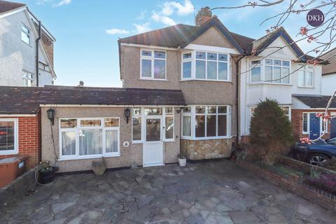 Malvern Way, Rickmansworth WD3 4 bed semi