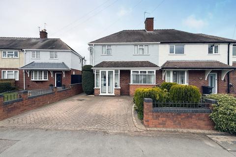 Hob Green Road, Stourbridge DY9 3 bed semi