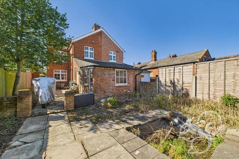 Courtauld Road, Braintree CM7 4 bed semi