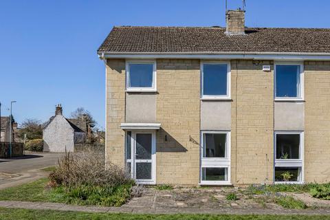 Hakeburn Road, Cirencester... 3 bed semi