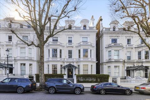 Holland Park, London, W11 3 bed apartment for sale