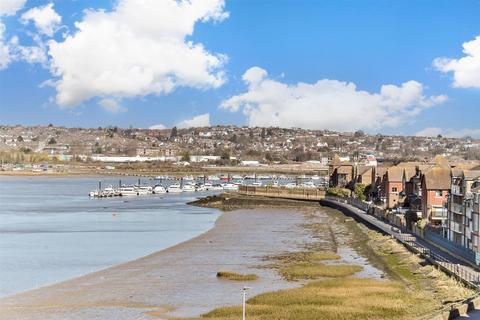 Valetta Way, Rochester, Kent 2 bed apartment for sale