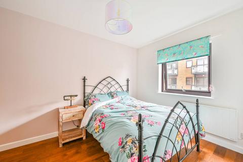 Horseferry Road, Wapping, London, E14 2 bed terraced house for sale