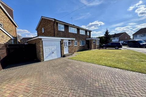 Stratford Drive, Wooburn Green HP10 3 bed semi